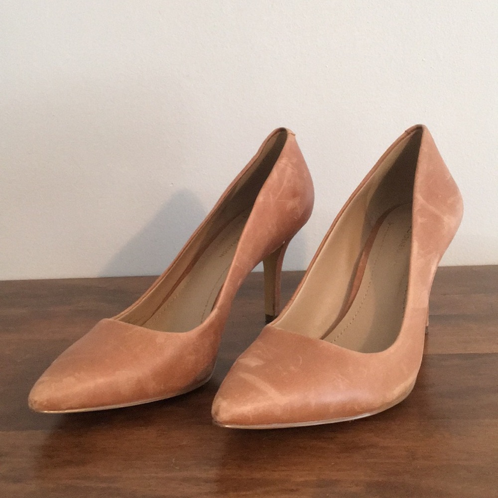 BCBG soft leather heels